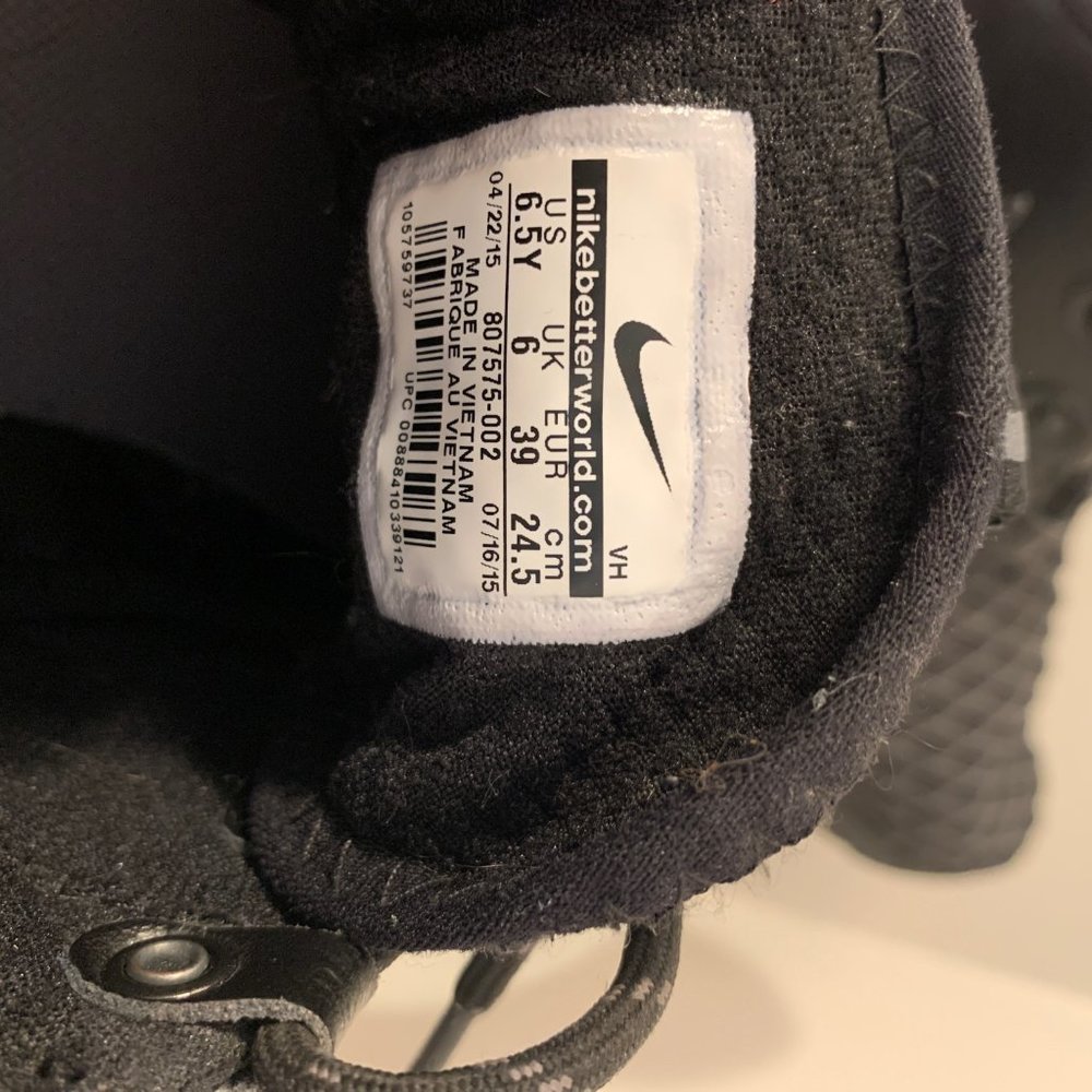 Nike Roshe One Mid Winter Kids' Shoe Black/Grey 807575-002 (6.5Y) - Picture 5 of 5